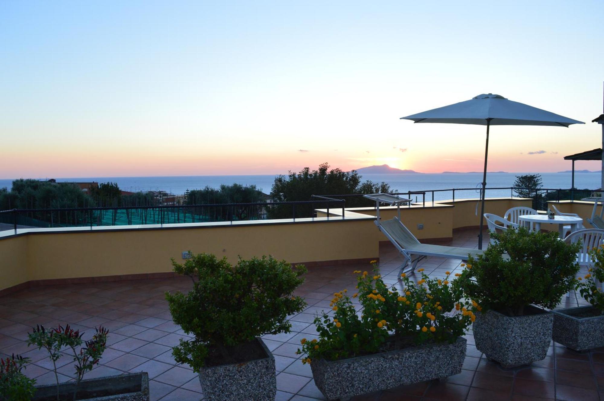 Mary'S Dream - Villa Overlooking Capri And Ischia In Sorrento Peninsula Massa Lubrense Esterno foto